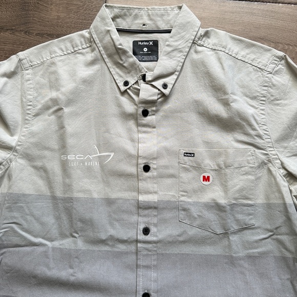 Hurley Button Up Short Sleeve Men’s Medium - Picture 3 of 5